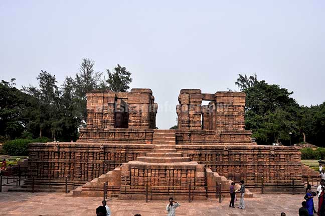 Monuments: Sun Temple Konark, Orissa (India) - Front view of Nata Mandir at Konark Sun Temple, Bhubaneswar, Orissa, India. by Anil Sharma Photography