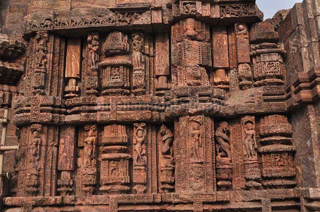 Monuments: Sun Temple Konark, Orissa (India) - Richly carved sculptures of dancers at Konark Sun Temple, Bhubaneswar, Orissa, (India) by Anil Sharma Photography