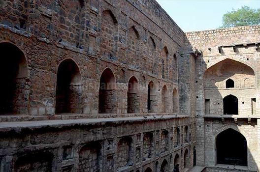 Monuments: Agrasen ki Baoli, New Delhi (India) - Agrasen Ki Baoil has been constructed by putting together uneven stone units, known as rubble masonry at Hailey Road, New Delhi.