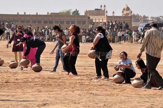 Women's Matkaa race at Jaisalmer desert fair