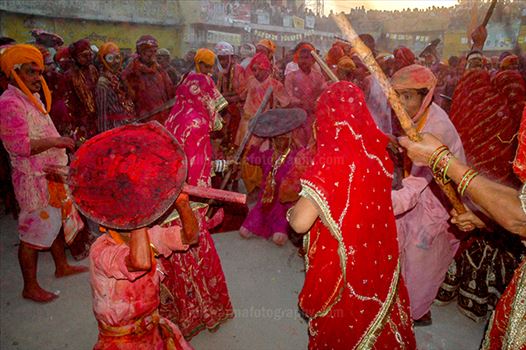 Festivals- Lathmaar Holi of Barsana (India) - A man from Nandgaon protecting himself from womens of Barsana hitting on his shield with their sticks during Lathmaar Holi at Barsana.