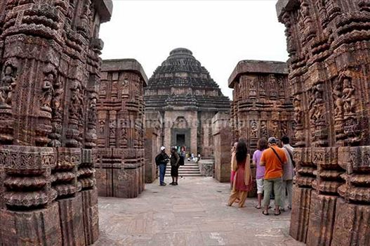 Tourists at ancient Konrk Sun Temple (a UNESCO world heritage site) near Bhubaneswar, Orissa, India.