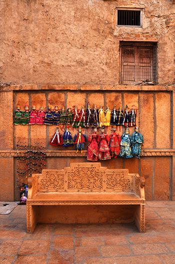 Festivals: Jaisalmer Desert Festival Rajasthan (India) - Rajasthani puppets for sale in Jaisalmer.